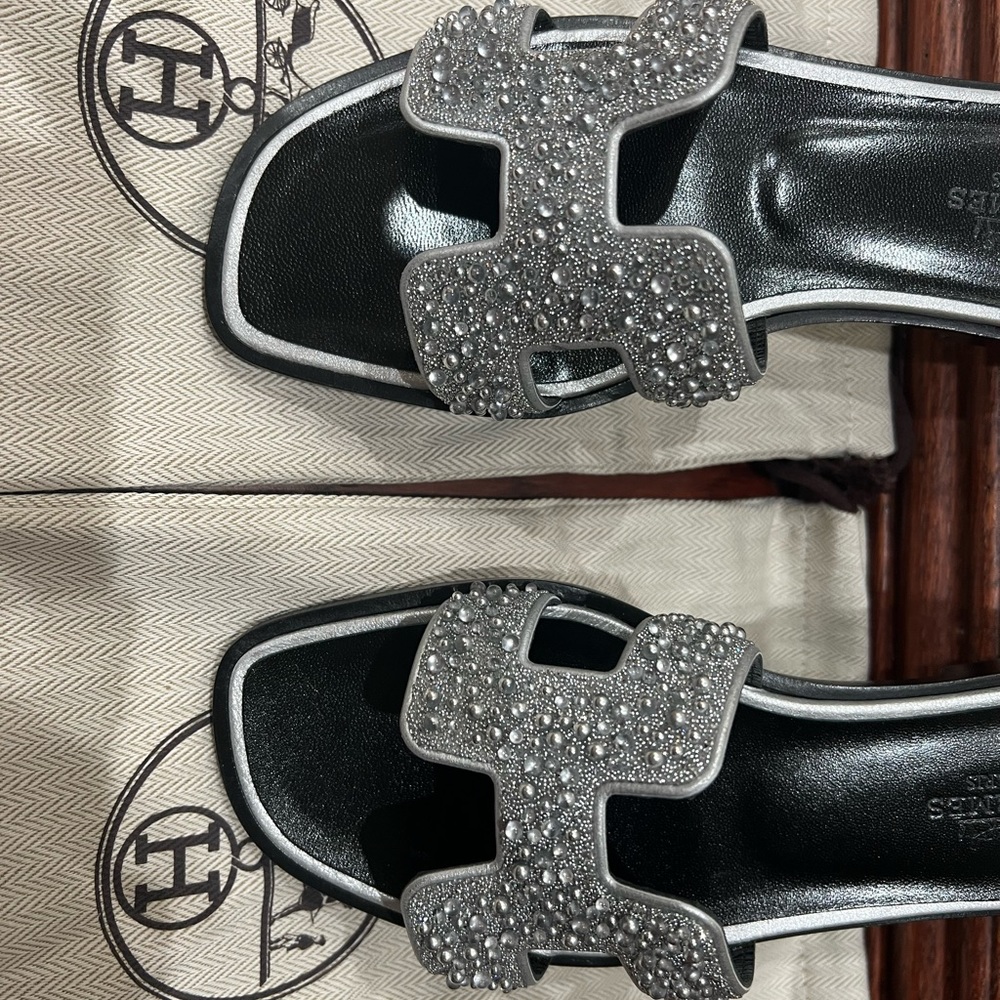 NEW Hermes Oran Suede Goatskin Crystal Oran Sandals 35.5 Gris Argente - Picture 5 of 11
